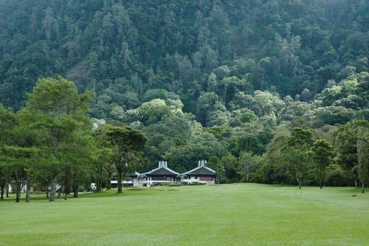 バリ島でのハンドラゴルフ体験18ホールとウルンダヌ寺院ツアー