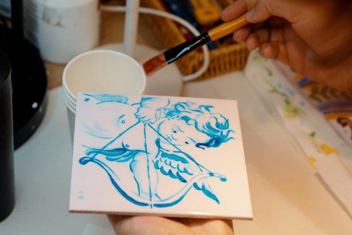 ポルトのダウンタウンのタイル画とカクテル-大聖堂