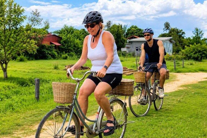 シェムリアップ;小グループカントリーサイド、自転車ツアー、サンセット＆ピクニック