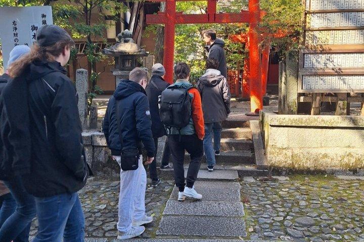 天皇、ウサギ、芸者:京都の伝統を巡る散策