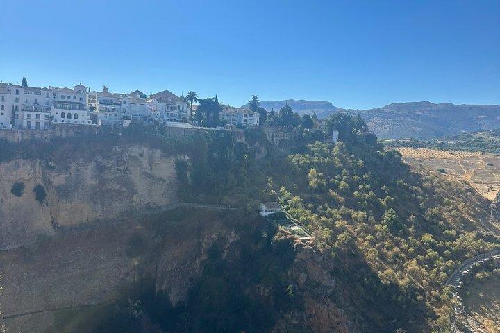 マルベーリャ闘牛場からのプライベート・ロンダ日帰り旅行：タパスとドリンク