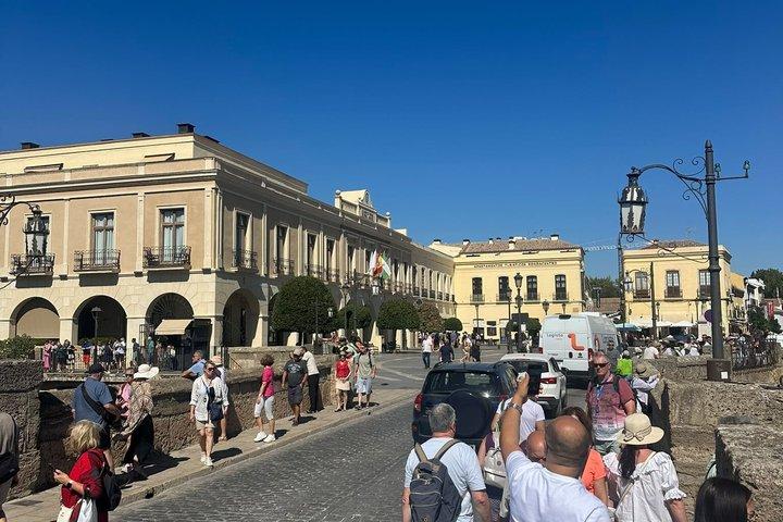 マルベーリャ闘牛場からのプライベート・ロンダ日帰り旅行：タパスとドリンク