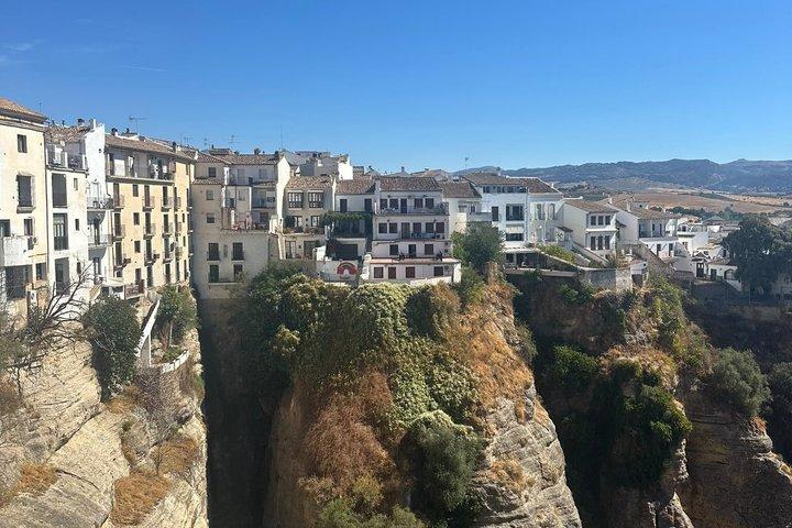 マルベーリャ闘牛場からのプライベート・ロンダ日帰り旅行：タパスとドリンク