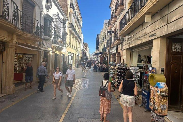マルベーリャ闘牛場からのプライベート・ロンダ日帰り旅行：タパスとドリンク