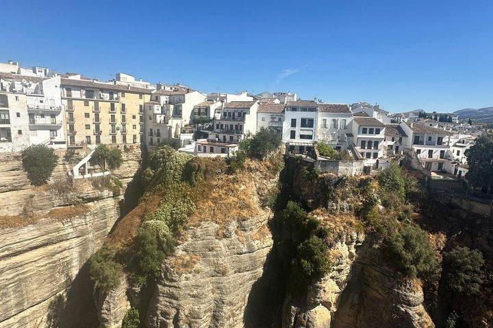 マルベーリャ闘牛場からのプライベート・ロンダ日帰り旅行：タパスとドリンク