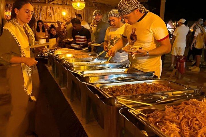 ドバイVIPデザートサファリ：クアッドバイク、ラクダ、BBQビュッフェディナー付き