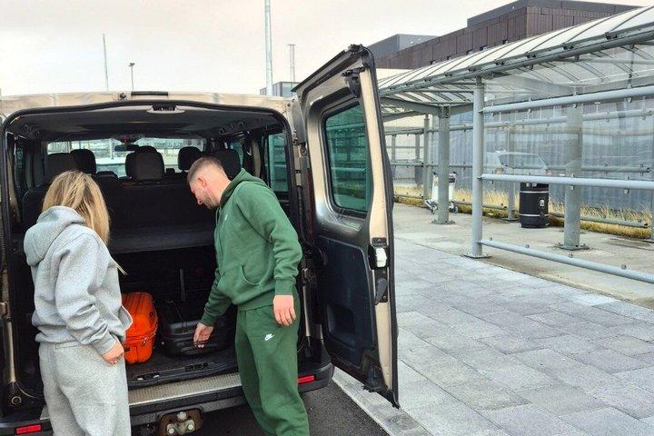 プライベートケフラヴィーク空港からレイキャビクへの送迎