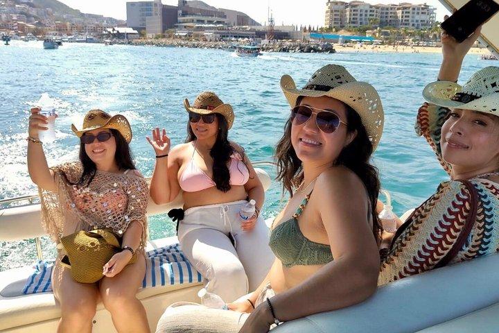 カボ・サンルーカスの豪華ヨットチャーター&アーチツアー