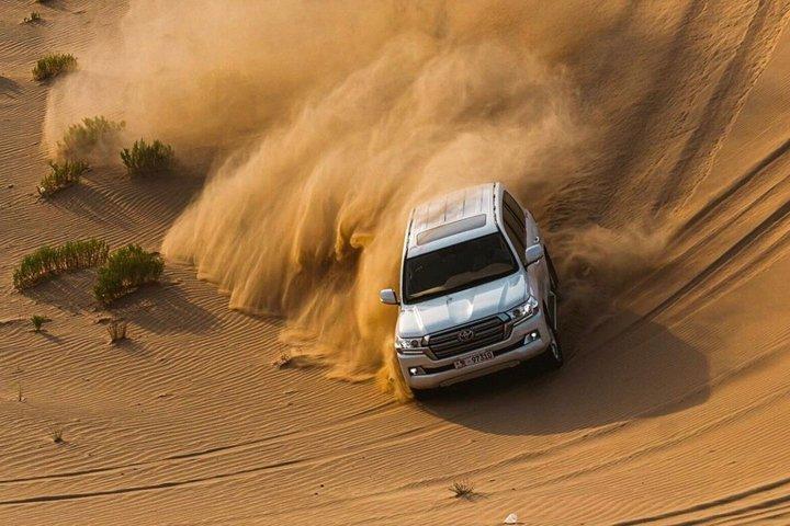 Safari Privado no Deserto em Dubai com Passeio de Camelo e Jantar de Churrasco