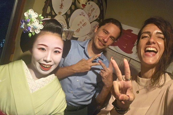Kioto: Noche privada con Maiko en un bar local de Gion
