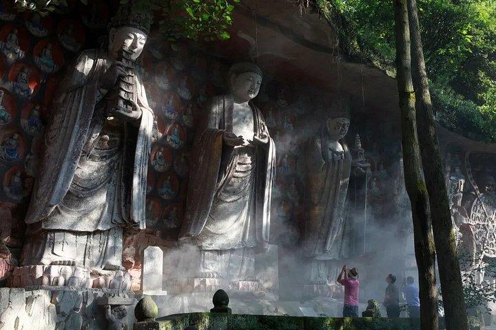 古代の岩彫刻とホンヤ・ドンプライベートツアー
