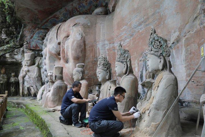 古代の岩彫刻とホンヤ・ドンプライベートツアー