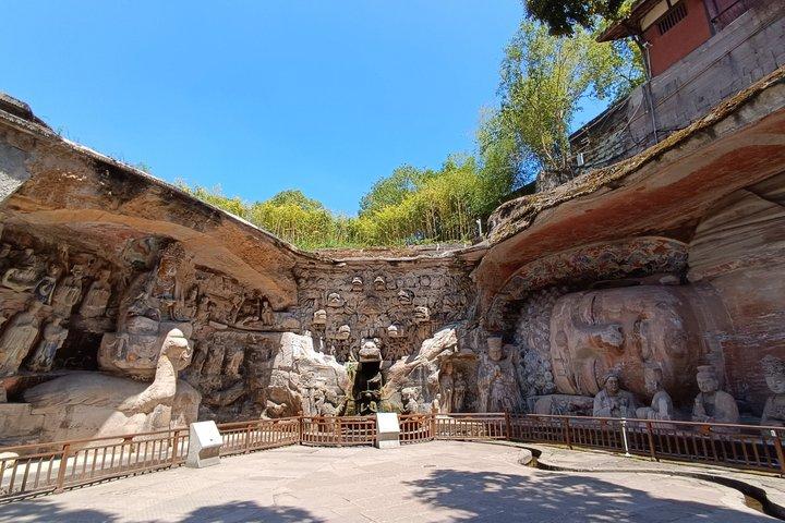 古代の岩彫刻とホンヤ・ドンプライベートツアー