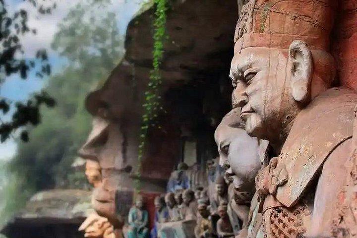 古代の岩彫刻とホンヤ・ドンプライベートツアー