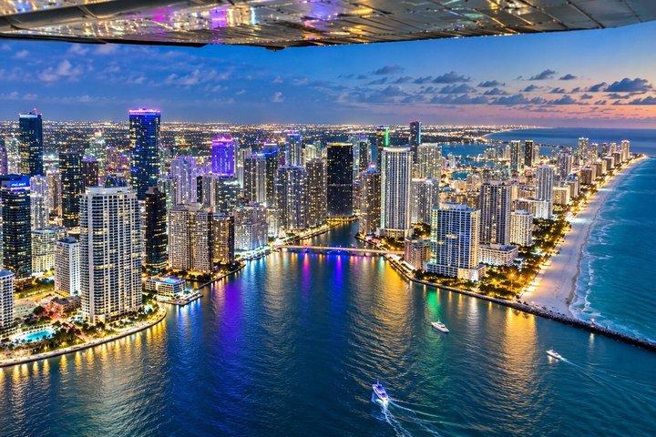 Passeio Romântico Privado de 60 Minutos em Tour Aéreo com Champanhe