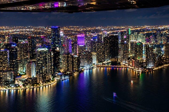 Passeio Romântico Privado de 60 Minutos em Tour Aéreo com Champanhe