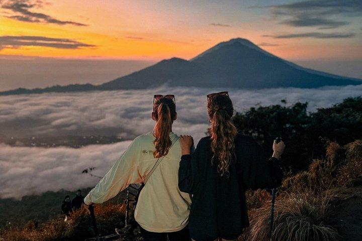 バトゥール山サンライズトレッキング（朝食＆温泉オプション付き）