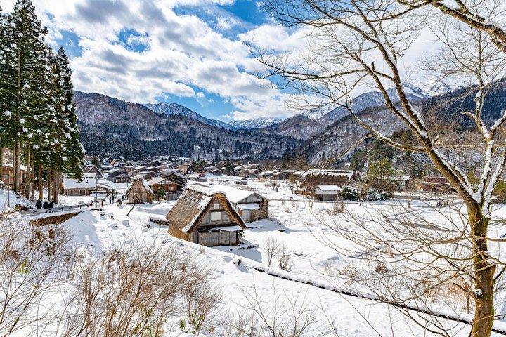 Shirakawago & Kanazawa von Kyoto mit dem Kugelzug