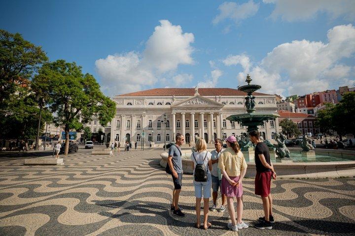 Tour por la ciudad de Lisboa sobre historia, cultura y temas actuales.