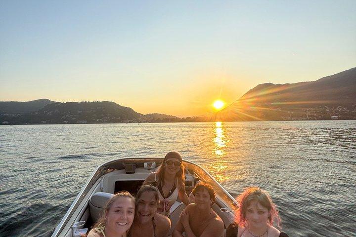 Bootstour auf dem Comer See mit Prosecco und Geschichten