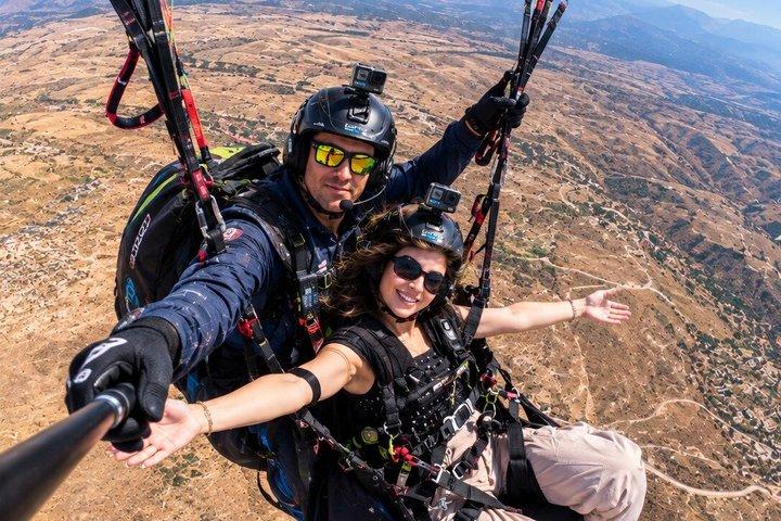 マラケシュ・アトラス・パラグライディング・アガファイ砂漠上空でランチ付き