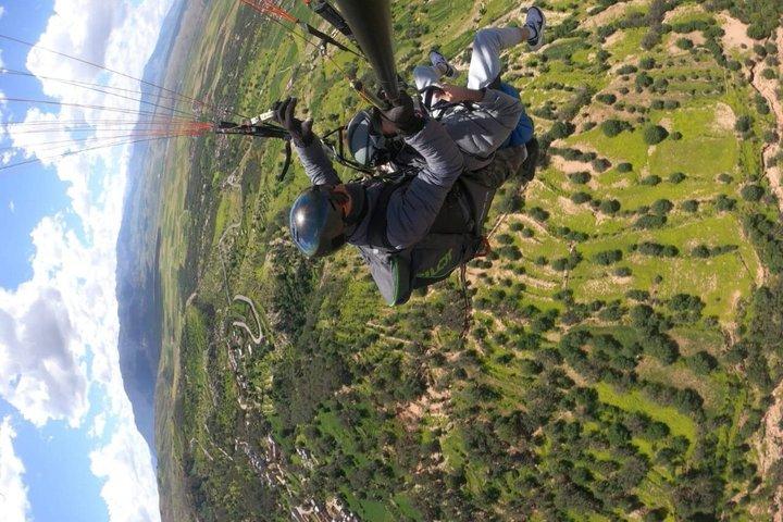 マラケシュ・アトラス・パラグライディング・アガファイ砂漠上空でランチ付き