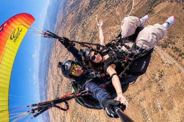 マラケシュ・アトラス・パラグライディング・アガファイ砂漠上空でランチ付き