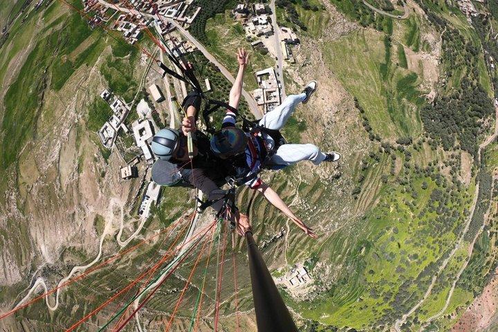 マラケシュ・アトラス・パラグライディング・アガファイ砂漠上空でランチ付き