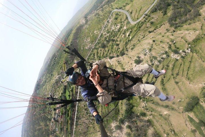 マラケシュ・アトラス・パラグライディング・アガファイ砂漠上空でランチ付き