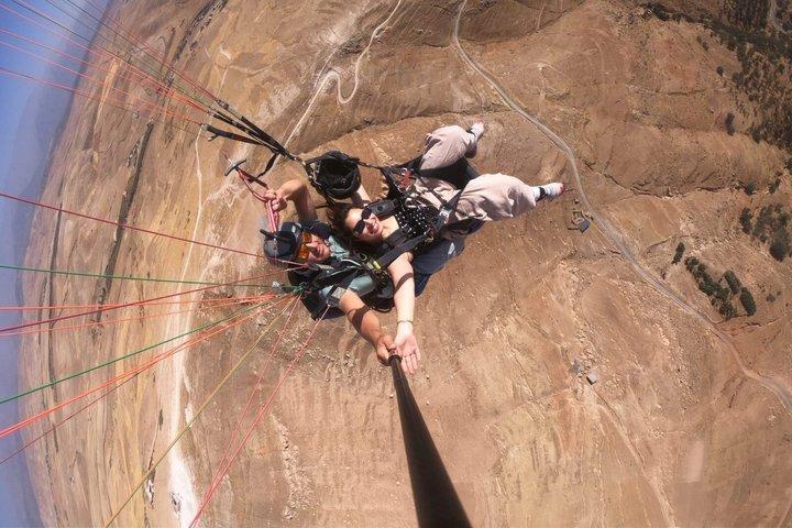 マラケシュ・アトラス・パラグライディング・アガファイ砂漠上空でランチ付き