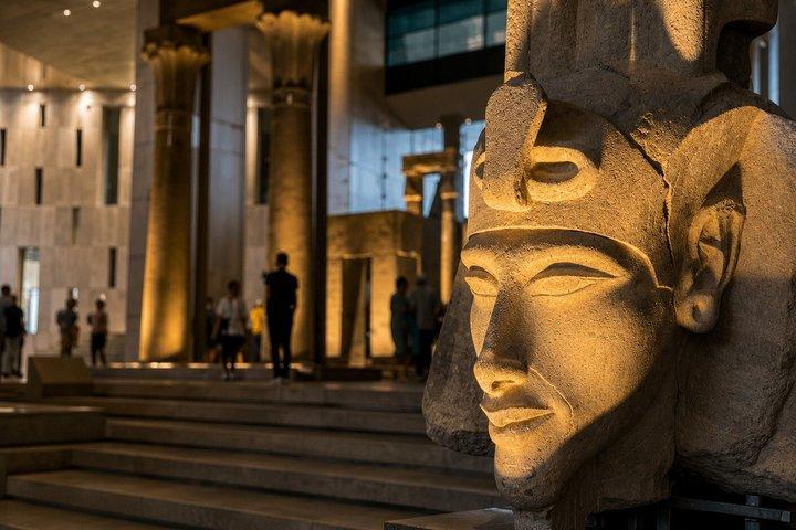 アレクサンドリア港から大エジプト博物館とギザのピラミッドツアー