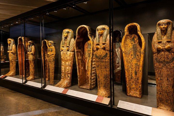 アレクサンドリア港から大エジプト博物館とギザのピラミッドツアー