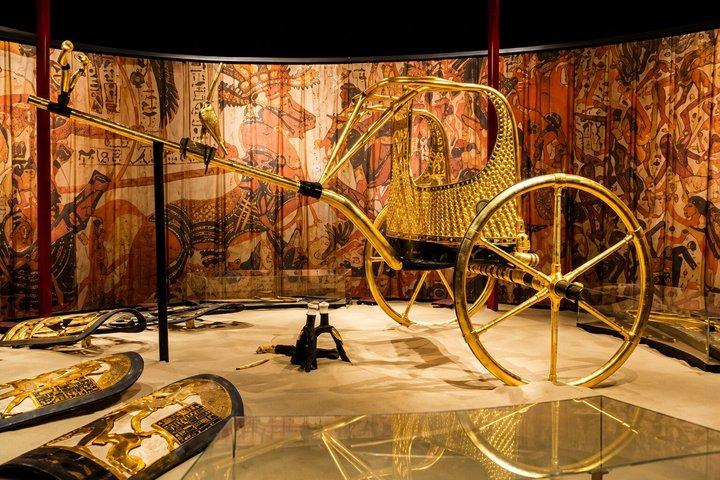 アレクサンドリア港から大エジプト博物館とギザのピラミッドツアー