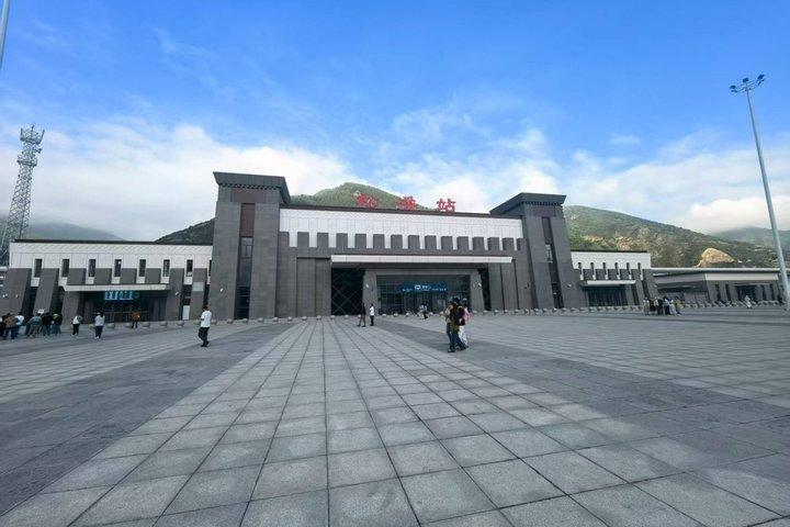 Jiuzhaigou One Day Tour from Chengdu by High Speed Train