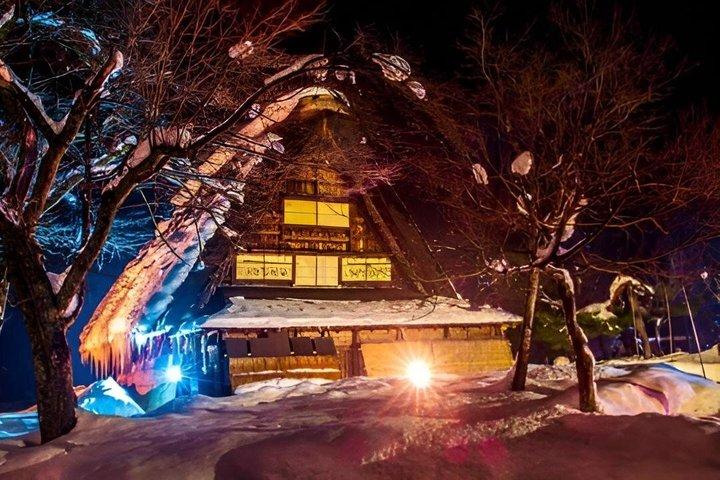 東京発 飛騨高山・白川郷ライトアップ2日間日帰り旅行