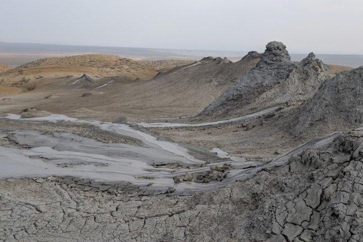 コブスタン-アブシェロン、泥火山、アテシュガ、ヤナルダグ日帰りツアー