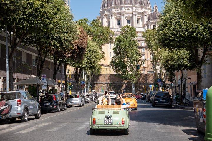 プライベートオープンカーフィアット500ローマツアー（写真撮影付き）