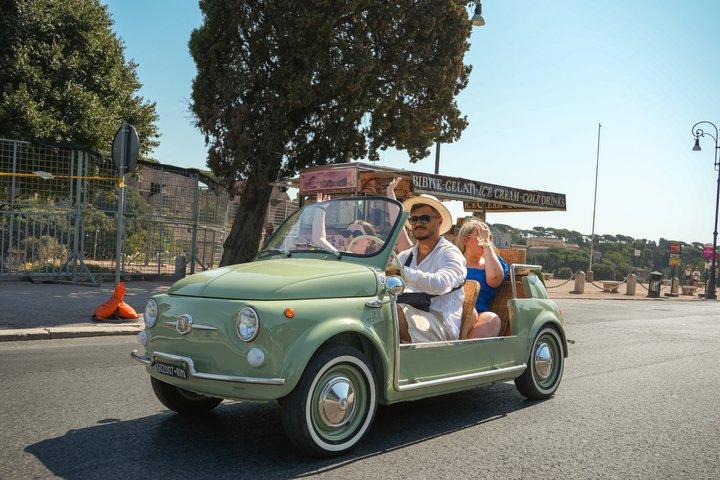 ローマビンテージフィアット500車ツアー(カメラマン付き)