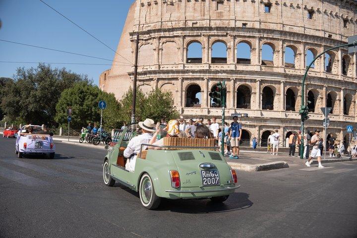 ローマビンテージフィアット500車ツアー（カメラマン付き）