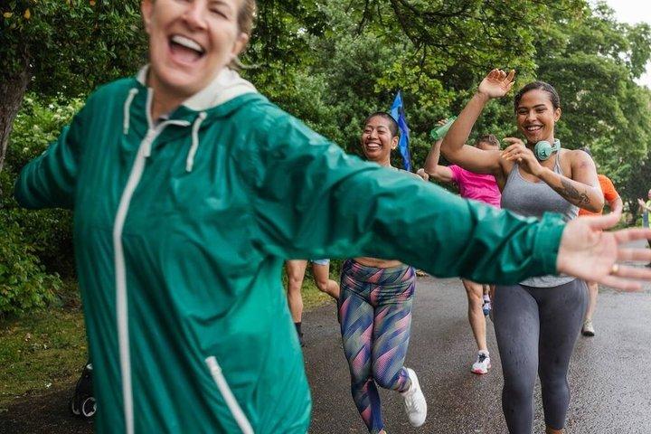 ロンドンの女性向け5kmランニングアドベンチャーとプロセッコ休憩