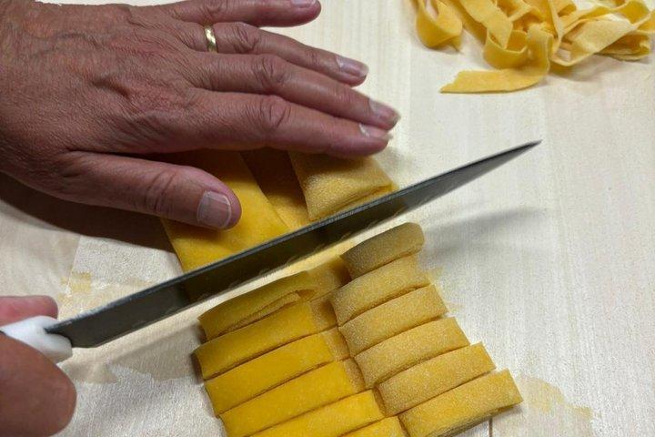 San Gimignano: Authentic Tuscan Cooking Class & Wine Tasting