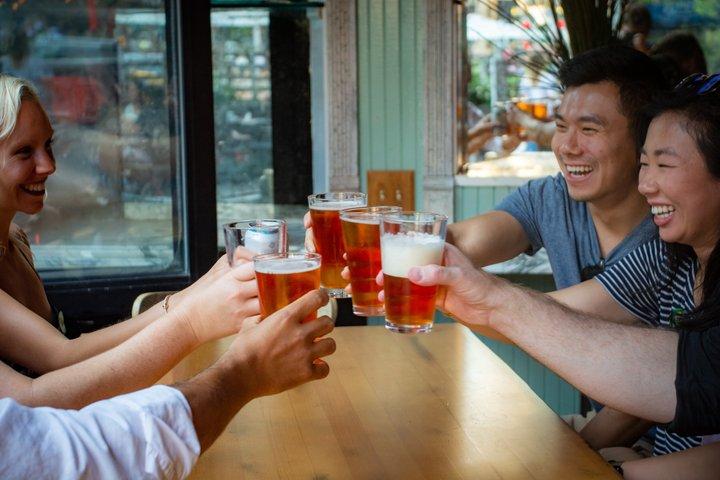 小グループ歴史ツアー ワシントン D.C. のパブクロール