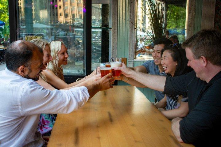小グループ歴史ツアー ワシントン D.C. のパブクロール