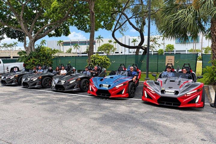 フォートローダーデール：スリングショットR セルフドライブレンタル、ビーチサイドピックアップ