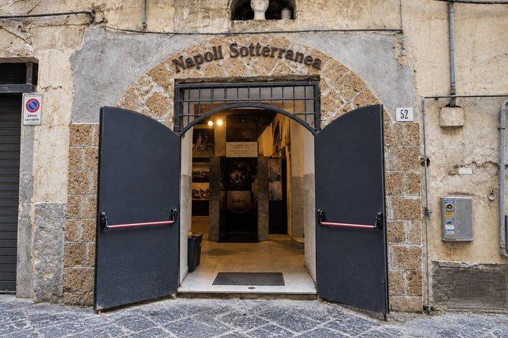 ナポリ地下スペイン人街ガイド付き