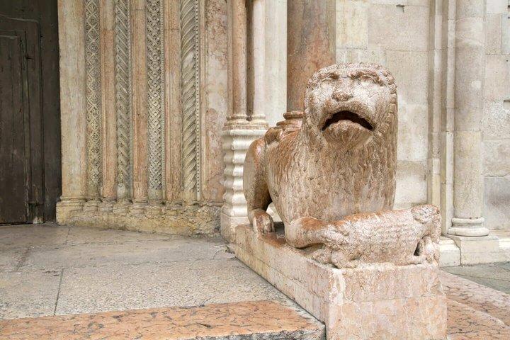 Hello Modena: Private 2-Hour Intro City Walk with Local Guide