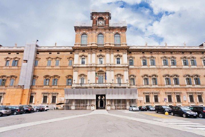 Hello Modena: Private 2-Hour Intro City Walk with Local Guide