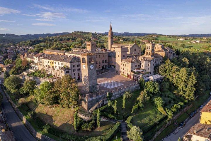 Hello Modena: Private 2-Hour Intro City Walk with Local Guide