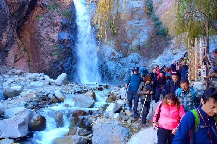 Marrakech till Atlasfossarna, tre dalar och kamelryttning