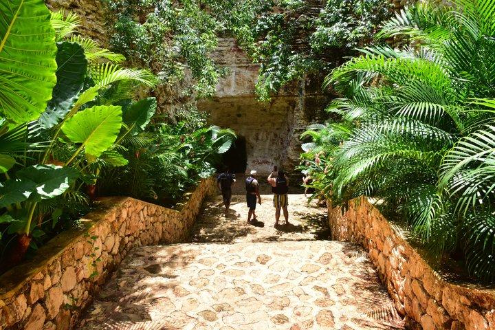 トゥルム発・チチェンイッツァ、セノーテ・チチカン＆バラディオール日帰り旅行